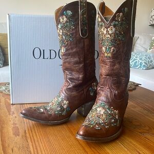 Embroidered Old Gringo cowboy boots. Size 9.5 , all leather/ thread embroidery.